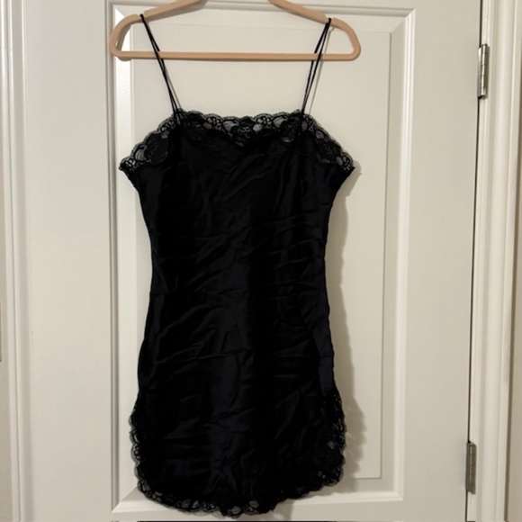 Victoria's Secret  Black 100% Silk Slip/Chemise Size Large - Picture 1 of 7